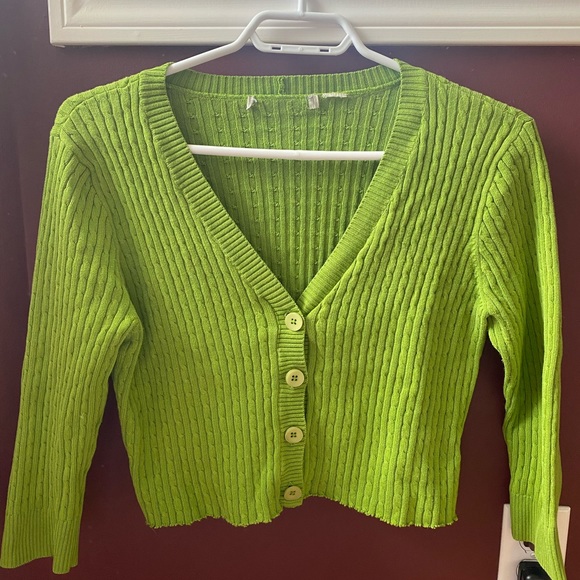 Green shirt - Picture 1 of 1